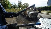Des mortiers d'artifice et une voiture brûlée à Alençon après une nuit de violences urbaines, le 28 septembre 2022