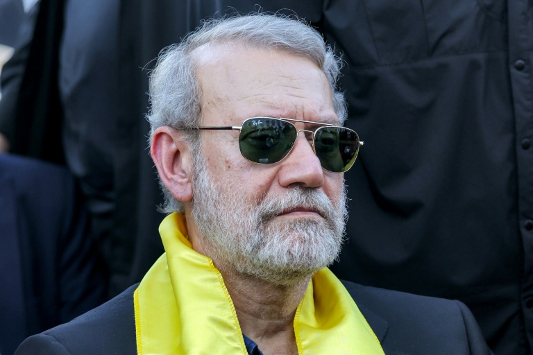 Ali Larijani, plus haut responsable sécuritaire iranien, lors d'une cérémonie organisée par le mouvement libanais Hezbollah, à Beyrouth le 27 septembre 2025