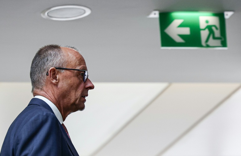 Le chancelier allemand et chef de l'Union chrétienne-démocrate (CDU), Friedrich Merz, est photographié au siège de son parti, un jour après les élections régionales à Berlin et au Mecklembourg-Poméranie-Occidentale, à Berlin, le 21 septembre 2026