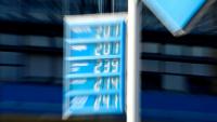Les prix d'essence affichés dans une station service à Berlin le 11 mars
