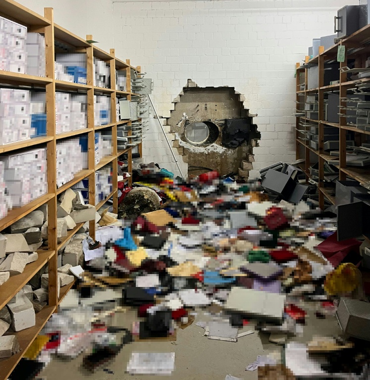 Vue de la salle des coffres de la banque cambriolée le 29 décembre 2025 à Gelsenkirchen, en Allemagne