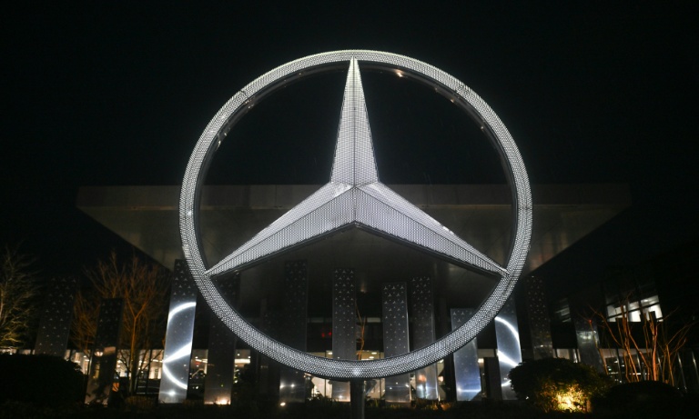 Logo du constructeur automobile allemand Mercedes-Benz, le 12 février 2026 à Sindelfingen