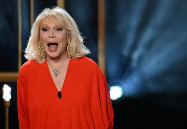 La chanteuse et comédienne Amanda Lear lors de la cérémonie des Molière à Paris, le 24 avril 2023