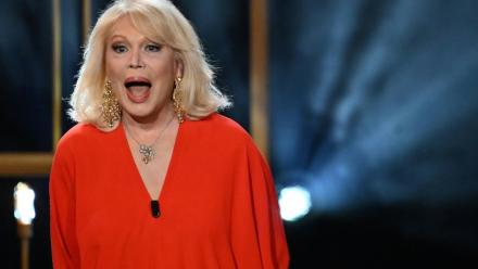 La chanteuse et comédienne Amanda Lear lors de la cérémonie des Molière à Paris, le 24 avril 2023