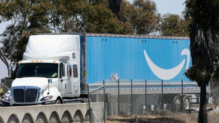 Un camion Amzon à Otay Mesa, en Californie, le 31 juillet 2025