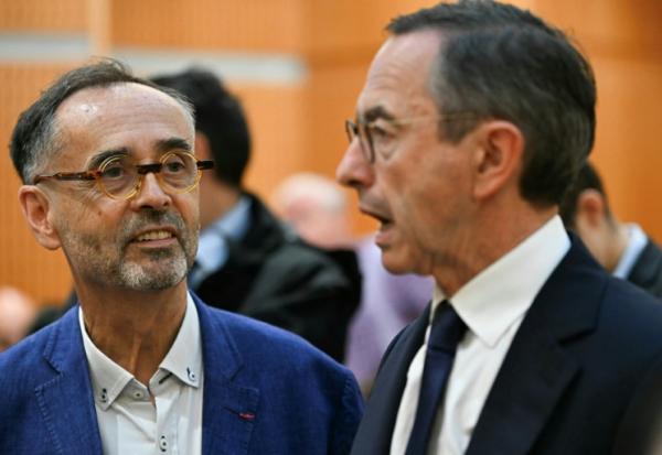 Le maire de Béziers Robert Ménard (d) et le candidat LR à la présidentielle Bruno Retailleau au tribunal correctionnel de Montpellier le 30 septembre 2026