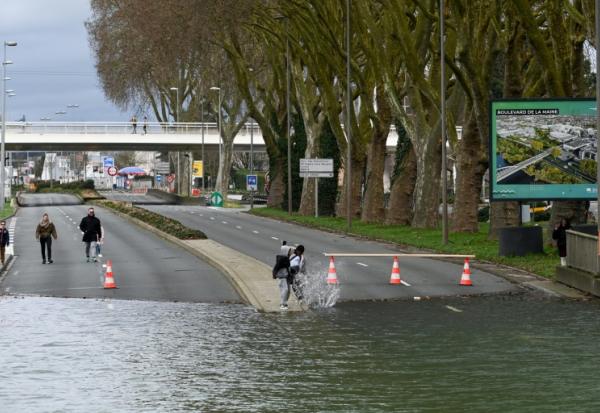 Une route inondée par la Maine à Angers, le 22 février 2026
