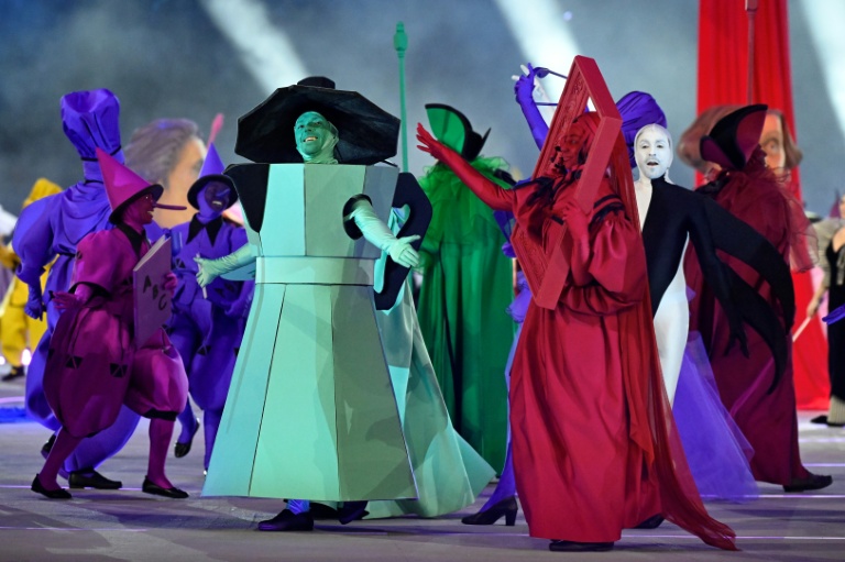 Des danseurs durant la cérémonie d'ouverture des Jeux d'hiver de Milan Cortina, au stade San Siro de Milan, le 6 février 2026