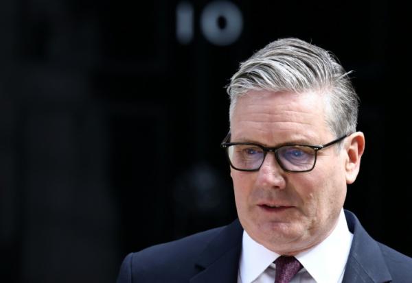 Keir Starmer pendant son discours devant le 10 Downing Street à Londres le 22 juin 2026 