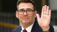 Andy Burnham, confirmé comme nouveau chef du Labour et prochain Premier ministre, quitte la "conférence extraordinaire" du Parti travailliste, le 17 juillet 2026 à Londres
