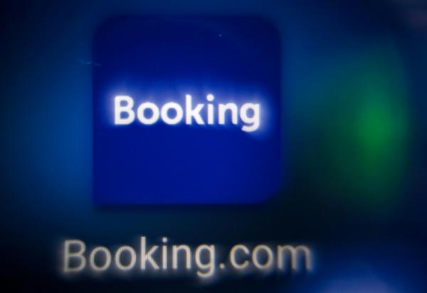 La Commission européenne a ouvert mardi une enquête contre la plateforme de réservation d'hôtels Booking, pour vérifier si elle a pris des mesures suffisantes afin de protéger ses clients contres les annonces trompeuses et autres arnaques en ligne