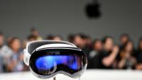 Apple a présenté lundi le Vision Pro, son premier casque de réalités virtuelle et augmentée