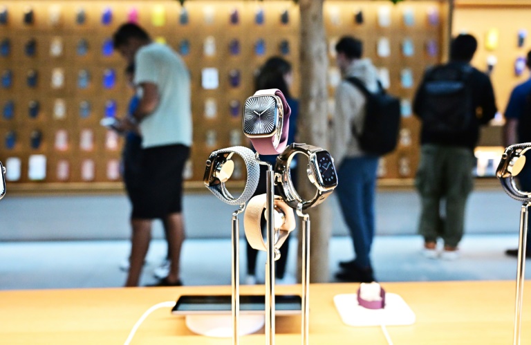 Des montres Apple Series 10 en vente dans un Apple Store à Los Angeles, le 20 septembre 2024 en Californie