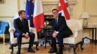Le Premier ministre britannique Andy Burnham (D) rencontre le président français Emmanuel Macron (G) à lOndres le 3 septembre 2026
