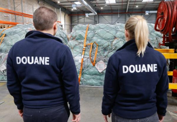 L'Union européenne va appliquer à partir de dimanche des "frais de traitement" de 2 euros sur tous les colis importés dans le cadre du commerce en ligne