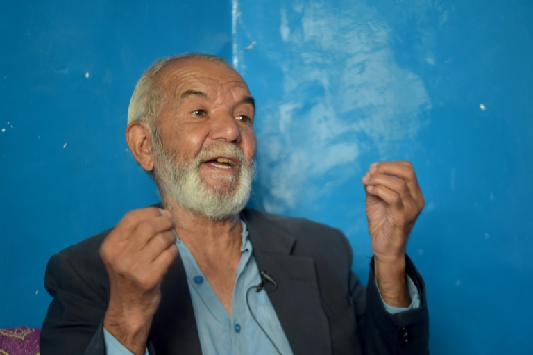 Le retraité Abdul Wasse Kargar lors d'une interview chez lui à Kaboul, le 24 août 2025 en Afghanistan