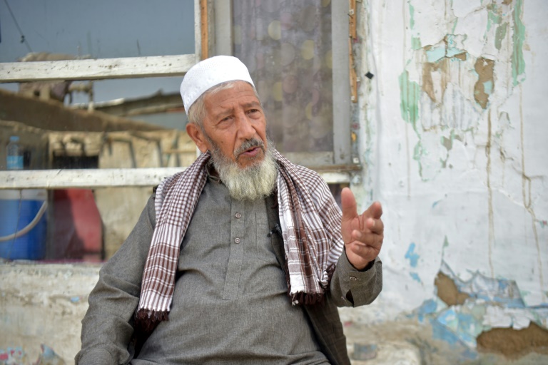 Le retraité Shah Rassoul Omari lors d'une interview chez lui à Kaboul, le 19 août 2025 en Afghanistan