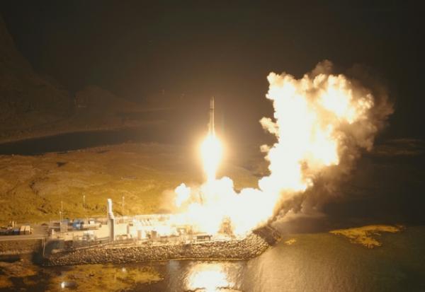 Photo réalisée par un drone et fournie le 6 septembre 2026 par Isar Aerospace montre le lancement réussi de sa fusée Spectrum depuis Andoya, en Norvège