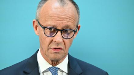 Le chancelier allemand Friedrich Merz devant la presse, le 29 juillet 2026 à Berlin