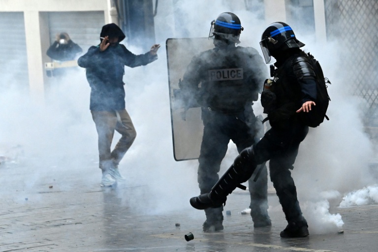 Pendant la manifestation pour le pouvoir d'achat et les services publics à Montpellier, le 24 octobre 2026