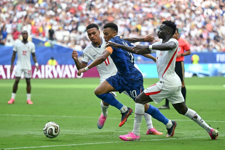 Kilian Mbappe, avec 10 buts dans ce Mondial et 22 en coupe du monde au total, est pour l'instant meilleur buteur de cette édition et de l'histoire, en attendant la prestation de Lionel Messi en finale dimanche.