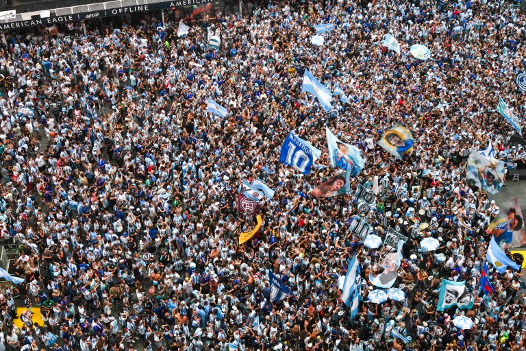 Supporters de l'Argentine à Times Square à New York samedi 18 juillet, à la veille de la finale du Mondial contre l'Espagne.