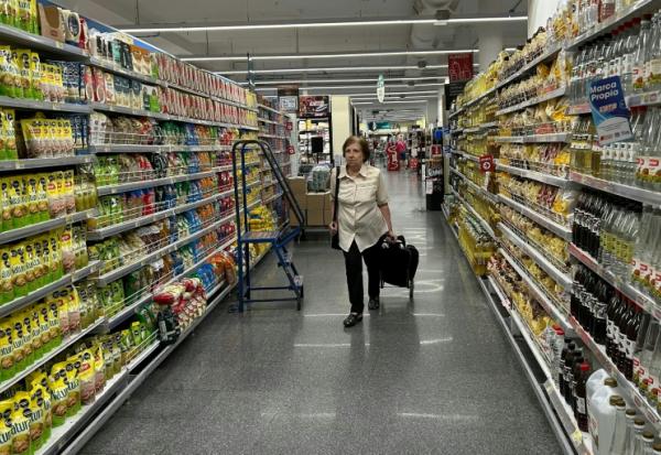 Dans un supermarché de Buenos Aires, le 10 février 2026