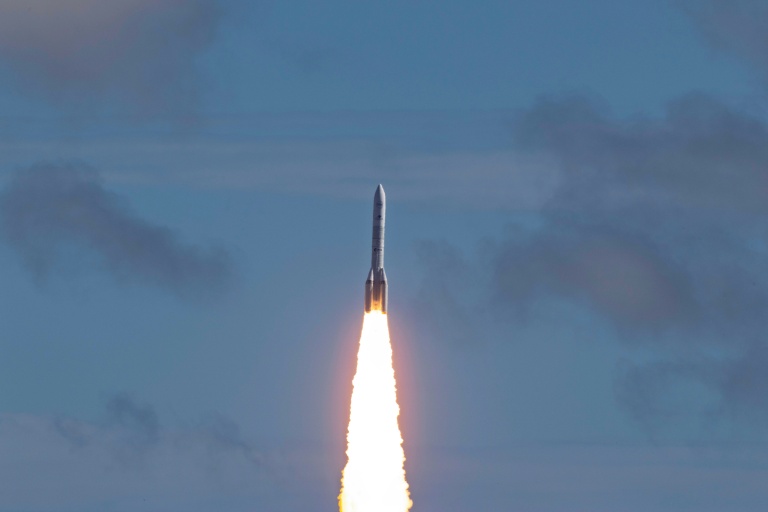 La fusée Ariane 6 d'Arianespace transportant 36 satellites de la constellation Amazon Leo, le 17 juin 2026 à Kourou, en Guyane