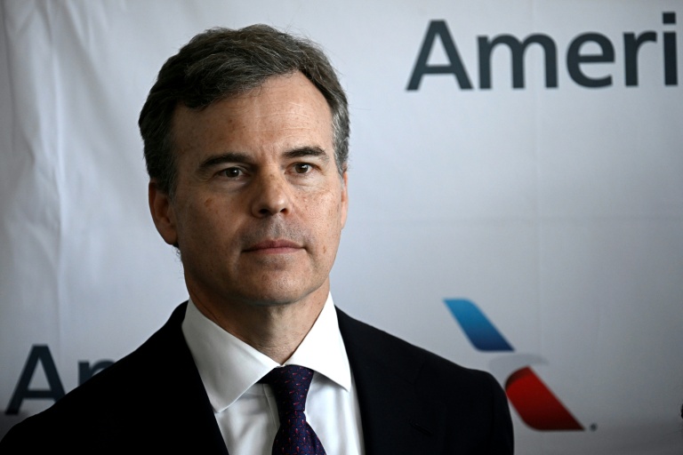 Le chef de mission diplomatique américaine au Venezuela, John Barrett, lors d'une conférence à l'aéroport international Simon Bolivar de La Guaira, dans l'État de La Guaira, au Venezuela, le 30 avril 2026