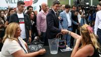 Le candidat Renaissance à l'élection présidentielle Gabriel Attal en visite à la foire de Châlons-en-Champagne, dans la Marne, le 30 août 2026