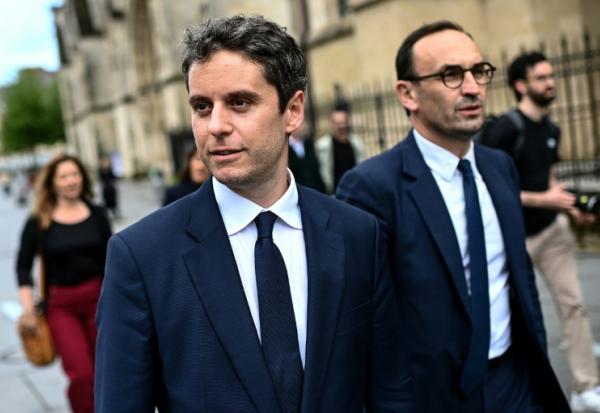 Le secrétaire général de Renaissance, Gabriel Attal (g) et le maire de Bordeaux, Thomas Cazenave (d), le 5 mai 2026 à Bordeaux, en Gironde