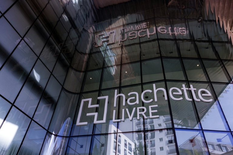 Le groupe d'édition Hachette a rappelé mercredi trois manuels de révision parascolaires qui qualifient de 