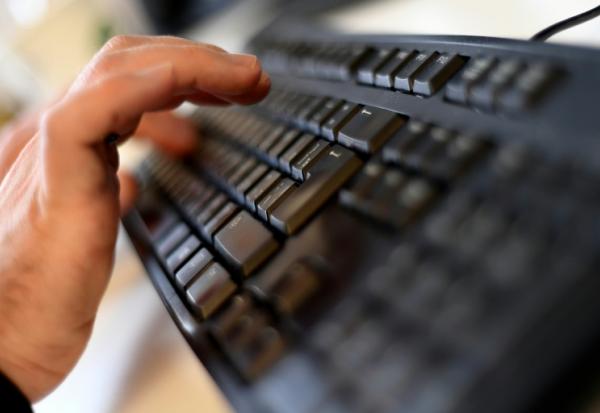 Le parquet de Paris ouvre une enquête pour retrouver les auteurs d'une "nouvelle vague" de cyberharcèlement visant le juge Youssef Badr, après la publication d'un numéro du magazine Frontières