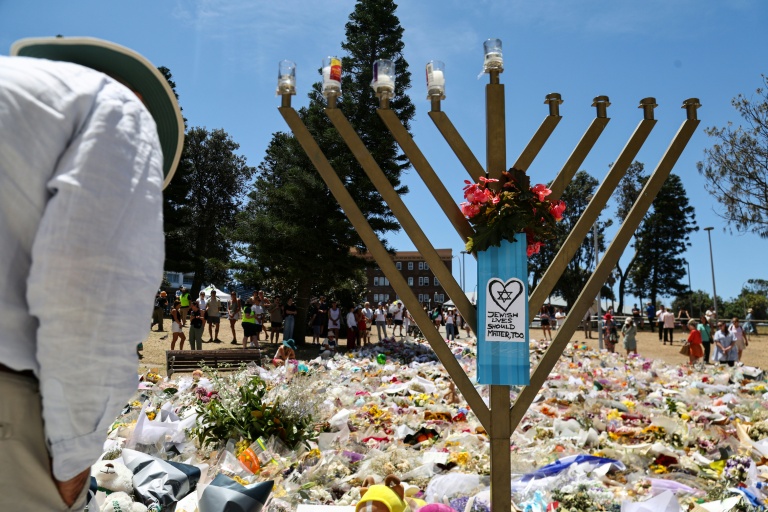 Des fleurs déposées en hommage aux victimes à Bondi, le 18 décembre 2025