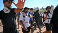 Les streameurs Byilhan et Nico marchent à Lyon, le 18 septembre 2025 dans le Rhône