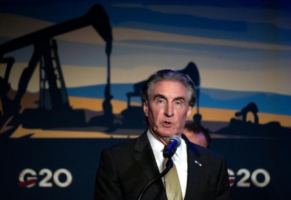Le ministre de l'Intérieur de l'administration Trump, Doug Burgum, au G20 Energie à Houston, au Texas le 15 septembre 2026, aux Etats-Unis