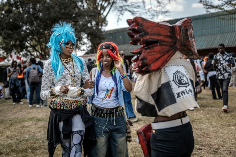 Des cosplayers posent, le 22 août 2026 à Nairobi, durant la convention Otamatsuri consacrée à la culture des mangas et animes japonais