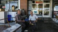 Hadi Abdullah (G) et Ahmed Ali, des Kurdes irakiens, le 21 septembre 2026 dans le district de Penjwen, près de la frontière avec l'Iran, dans la région autonome du Kurdistan irakien