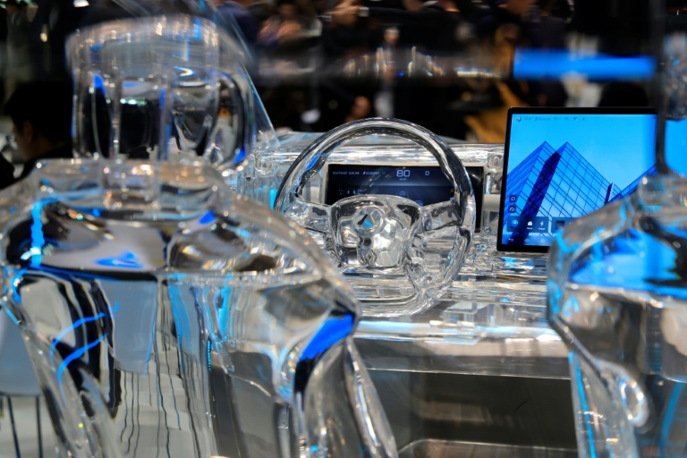 Un concept car transparent de voiture électrique Denza Z, au Mondial de l'automobile à Paris, le 12 octobre 2026
