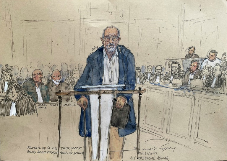 Croquis judiciaire du 28 avril 2025, publié le 5 mai 2025, montrant le co-accusé Aomar Ait Khedache lors du procès pour le braquage de l'influenceuse américaine Kim Kardashian en 2016 devant la cour d'assises de Paris