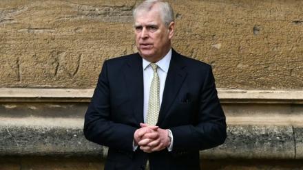 Le prince Andrew arrive à la chapelle du château de Windsor pour les matines de Pâques le 31 mars 
 2024.