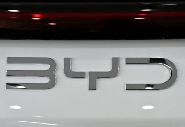 Le constructeur automobile chinois BYD est en discussion avec Stellantis et d’autres constructeurs européens pour reprendre des usines sous-utilisées en Europe