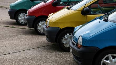 Voitures Renault Twingo à Chambley-Bussières (Meurthe-et-Moselle) en août 2023