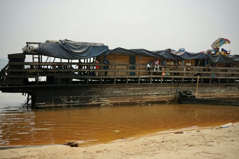 Une baleinière, au port fluvial de Bende-Bende, à Maluku en République démocratique du Congo (RDC), le 20 août 2026