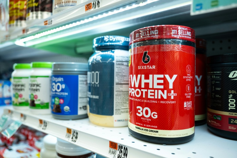 De la protéine de whey en rayon dans une épicerie de Bethesda, dans le Maryland, le 27 juillet 2026