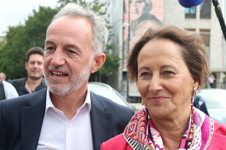 L'ex-candidate à la présidentielle Ségolène Royal (D) et le maire PS de Paris, Emmanuel Grégoire,  le 29 août 2026 aux journées d'été du PS, à Blois