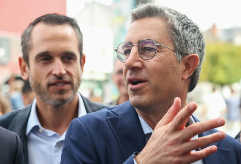 Le député de gauche François Ruffin (D), candidat à la présidentielle, arrive aux journée d'été du PS à Blois, le 29 août 2026