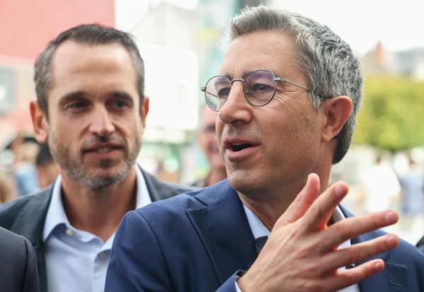 Le député de gauche François Ruffin (D), candidat à la présidentielle, arrive aux journée d'été du PS à Blois, le 29 août 2026