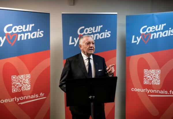 Jean-Michel Aulas, ancien patron de l'OL, lors de l'inauguration de son QG de campagne pour la mairie de Lyon lors des élections municipales françaises de 2026, le 25 novembre 2025 à Lyon