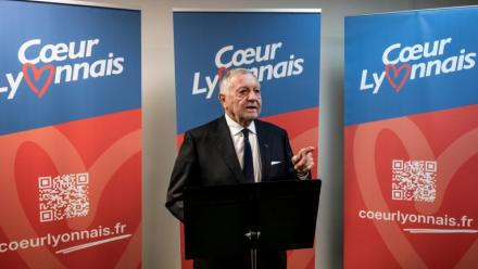 Jean-Michel Aulas, ancien patron de l'OL, lors de l'inauguration de son QG de campagne pour la mairie de Lyon lors des élections municipales françaises de 2026, le 25 novembre 2025 à Lyon